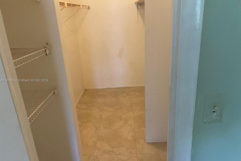 Condo in Lauderhill, Florida, 2 bedrooms  № 1702698 - photo 21