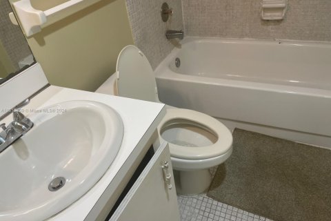 Condo in Lauderhill, Florida, 2 bedrooms  № 1702698 - photo 15