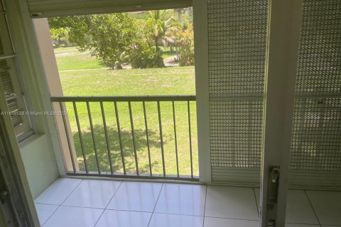 Condo in Lauderhill, Florida, 2 bedrooms  № 1702698 - photo 23