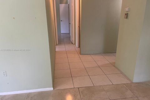 Condo in Lauderhill, Florida, 2 bedrooms  № 1702698 - photo 20