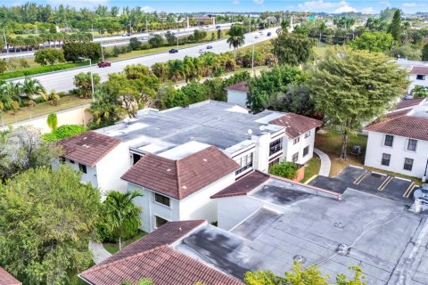 Купить кондоминиум в Майами, Флорида 3 спальни, 112.88м2, № 1968479 - фото 4