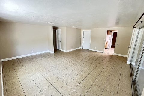 Villa ou maison à louer à Bradenton, Floride: 4 chambres, 115.76 m2 № 2399418 - photo 3