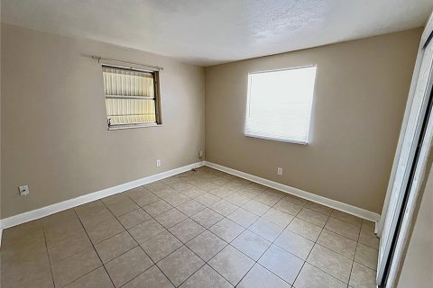 Villa ou maison à louer à Bradenton, Floride: 4 chambres, 115.76 m2 № 2399418 - photo 8