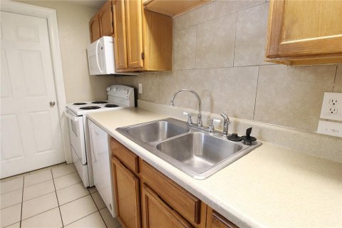 Villa ou maison à louer à Bradenton, Floride: 4 chambres, 115.76 m2 № 2399418 - photo 6