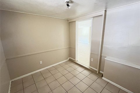 Villa ou maison à louer à Bradenton, Floride: 4 chambres, 115.76 m2 № 2399418 - photo 10