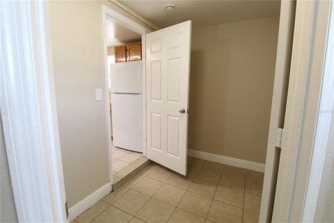Villa ou maison à louer à Bradenton, Floride: 4 chambres, 115.76 m2 № 2399418 - photo 4