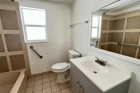 Villa ou maison à louer à Bradenton, Floride: 4 chambres, 115.76 m2 № 2399418 - photo 9
