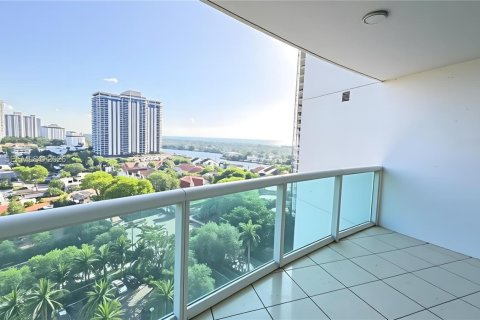 Condominio en alquiler en Aventura, Florida, 2 dormitorios, 143.44 m2 № 2086163 - foto 6