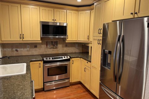 Снять в аренду кондоминиум в Майами, Флорида 2 спальни, 84.73м2, № 1987902 - фото 3