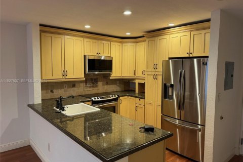 Снять в аренду кондоминиум в Майами, Флорида 2 спальни, 84.73м2, № 1987902 - фото 1