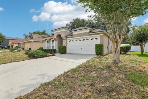 House in Sorrento, Florida 4 bedrooms, 189.99 sq.m. № 2211902 - photo 2