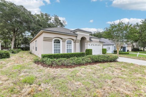 House in Sorrento, Florida 4 bedrooms, 189.99 sq.m. № 2211902 - photo 3