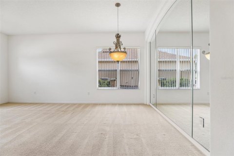 House in Sorrento, Florida 4 bedrooms, 189.99 sq.m. № 2211902 - photo 18