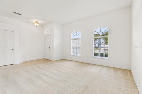 House in Sorrento, Florida 4 bedrooms, 189.99 sq.m. № 2211902 - photo 16