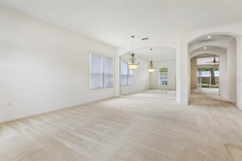 House in Sorrento, Florida 4 bedrooms, 189.99 sq.m. № 2211902 - photo 15