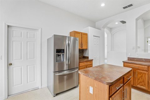 House in Sorrento, Florida 4 bedrooms, 189.99 sq.m. № 2211902 - photo 7