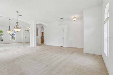 House in Sorrento, Florida 4 bedrooms, 189.99 sq.m. № 2211902 - photo 13