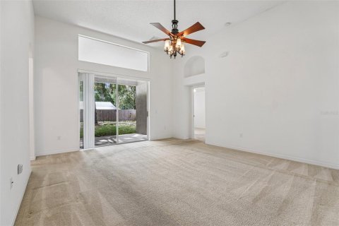 House in Sorrento, Florida 4 bedrooms, 189.99 sq.m. № 2211902 - photo 10