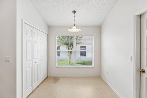 House in Sorrento, Florida 4 bedrooms, 189.99 sq.m. № 2211902 - photo 8