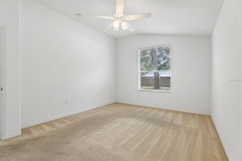 House in Sorrento, Florida 4 bedrooms, 189.99 sq.m. № 2211902 - photo 19