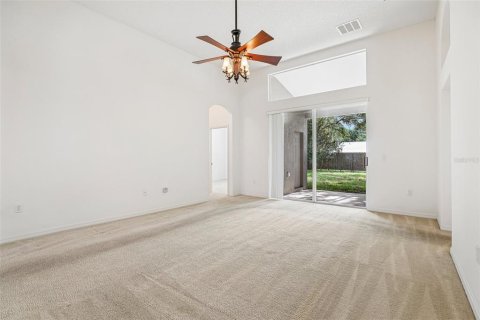 House in Sorrento, Florida 4 bedrooms, 189.99 sq.m. № 2211902 - photo 11