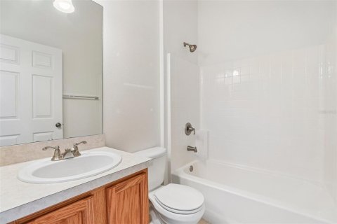 House in Sorrento, Florida 4 bedrooms, 189.99 sq.m. № 2211902 - photo 30
