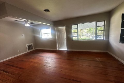 Villa ou maison à louer à Ocala, Floride: 2 chambres, 82.13 m2 № 2383990 - photo 4