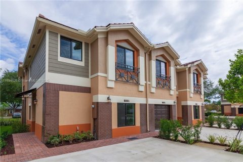 Adosado en alquiler en Davie, Florida, 4 dormitorios, 185.06 m2 № 1947079 - foto 1