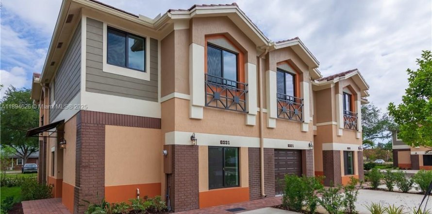 Adosado en Davie, Florida 4 dormitorios, 185.06 m2 № 1947079