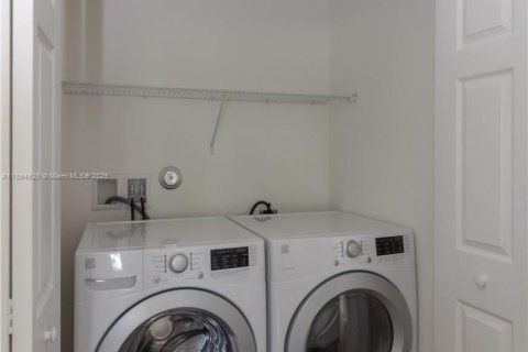 Adosado en alquiler en Davie, Florida, 4 dormitorios, 185.06 m2 № 1947079 - foto 9