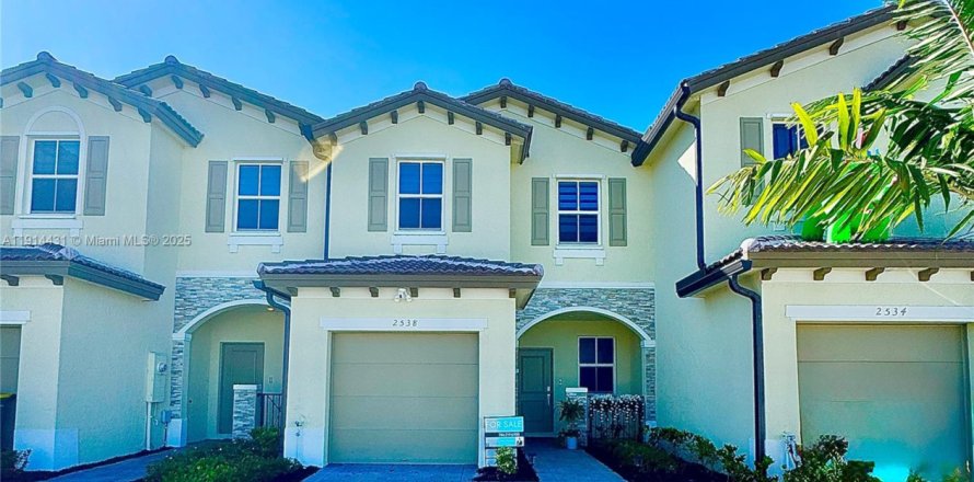 Таунхаус в Хомстед, Флорида 3 спальни, 123.65м2 № 1970133