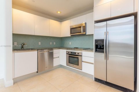 Купить кондоминиум в Майами, Флорида 1 спальня, 96.62м2, № 1988699 - фото 3