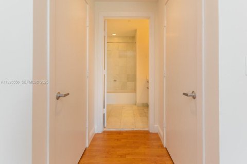 Купить кондоминиум в Майами, Флорида 1 спальня, 96.62м2, № 1988699 - фото 17