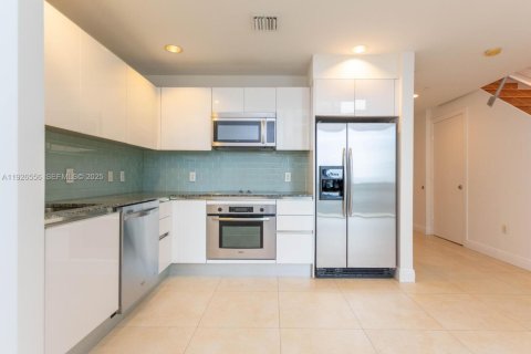 Купить кондоминиум в Майами, Флорида 1 спальня, 96.62м2, № 1988699 - фото 4