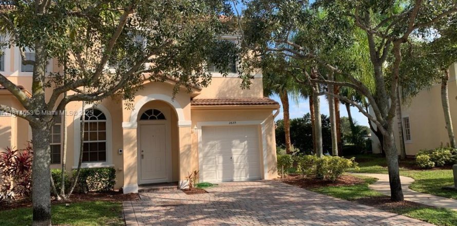 Touwnhouse à Miramar, Floride 4 chambres, 168.62 m2 № 1768175