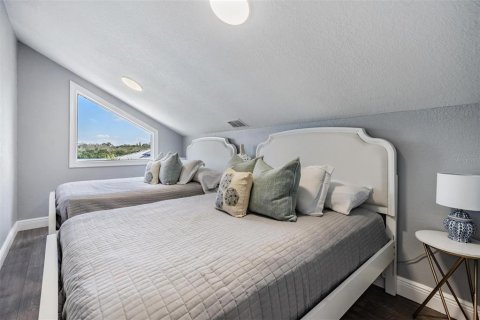House in Indian Rocks Beach, Florida 5 bedrooms, 304.81 sq.m. № 1543844 - photo 10