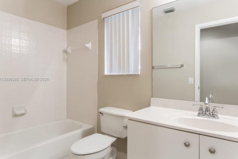House in Weston, Florida 3 bedrooms № 2387959 - photo 10