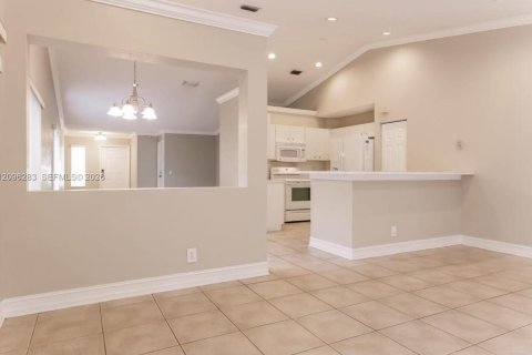House in Weston, Florida 3 bedrooms № 2387959 - photo 2