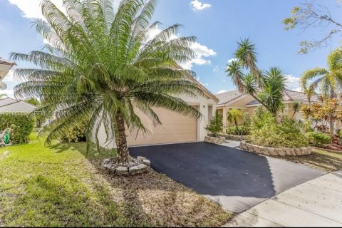 House in Weston, Florida 3 bedrooms № 2387959 - photo 1