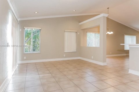 House in Weston, Florida 3 bedrooms № 2387959 - photo 7
