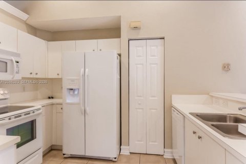 House in Weston, Florida 3 bedrooms № 2387959 - photo 3