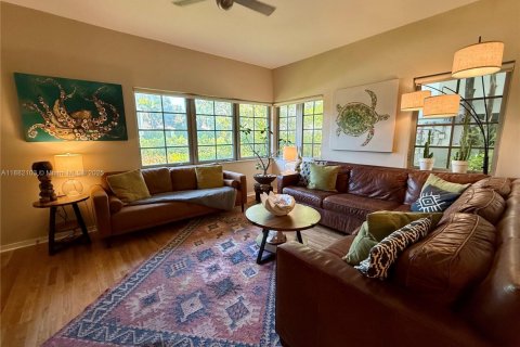 Кондоминиум с 1 спальней в Майами-Бич, Флорида № 2037217