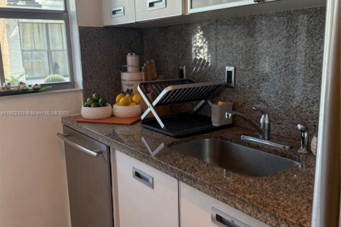 Купить кондоминиум в Майами-Бич, Флорида 1 спальня, 68.47м2, № 2037217 - фото 9