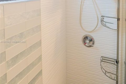 Commercial property in Hollywood, Florida 1 bedroom, 119.1 sq.m. № 2049888 - photo 19