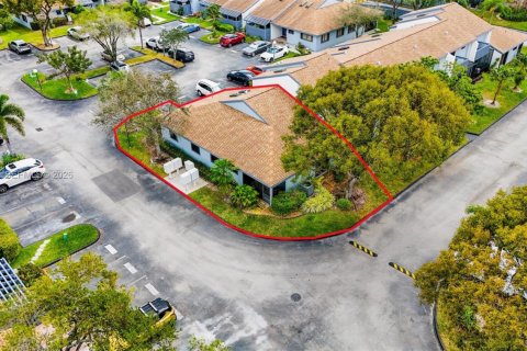 Commercial property in Hollywood, Florida 1 bedroom, 119.1 sq.m. № 2049888 - photo 21