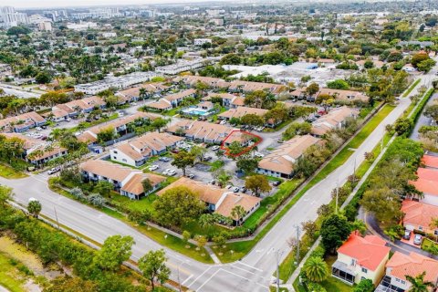 Commercial property in Hollywood, Florida 1 bedroom, 119.1 sq.m. № 2049888 - photo 26