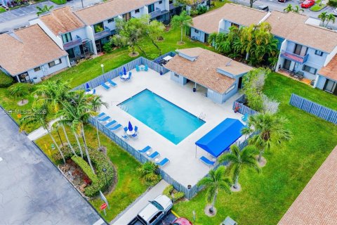 Commercial property in Hollywood, Florida 1 bedroom, 119.1 sq.m. № 2049888 - photo 25