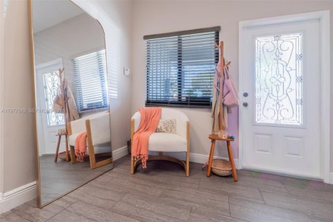 Commercial property in Hollywood, Florida 1 bedroom, 119.1 sq.m. № 2049888 - photo 18