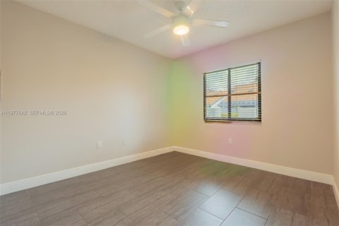 Commercial property in Hollywood, Florida 1 bedroom, 119.1 sq.m. № 2049888 - photo 10
