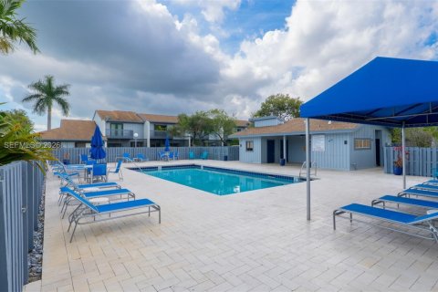 Commercial property in Hollywood, Florida 1 bedroom, 119.1 sq.m. № 2049888 - photo 24